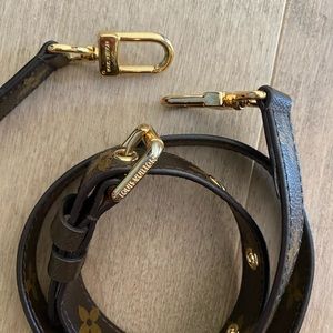 Louis Vuitton Crossbody Strap in Classic Monogram Good Condition